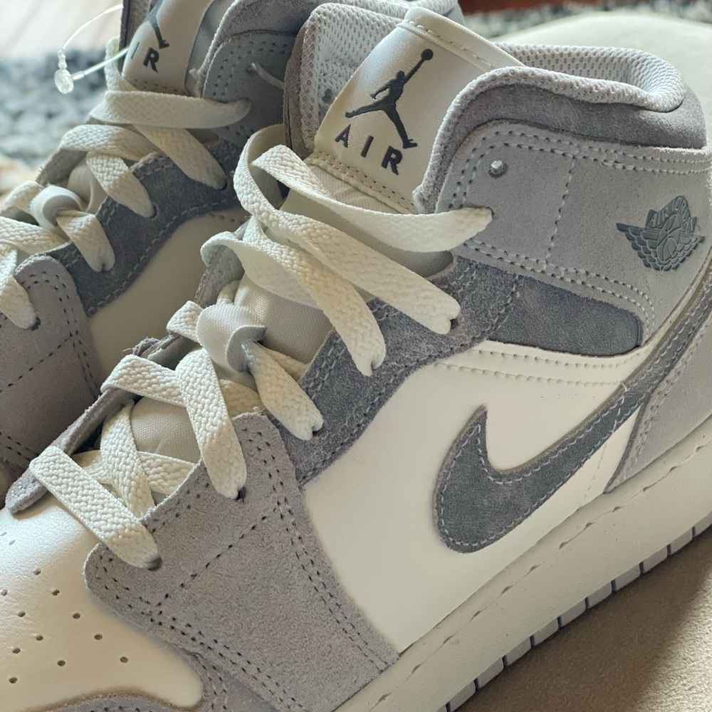Nike Air Jordan 1 Mid SE Neutral Gray Sail